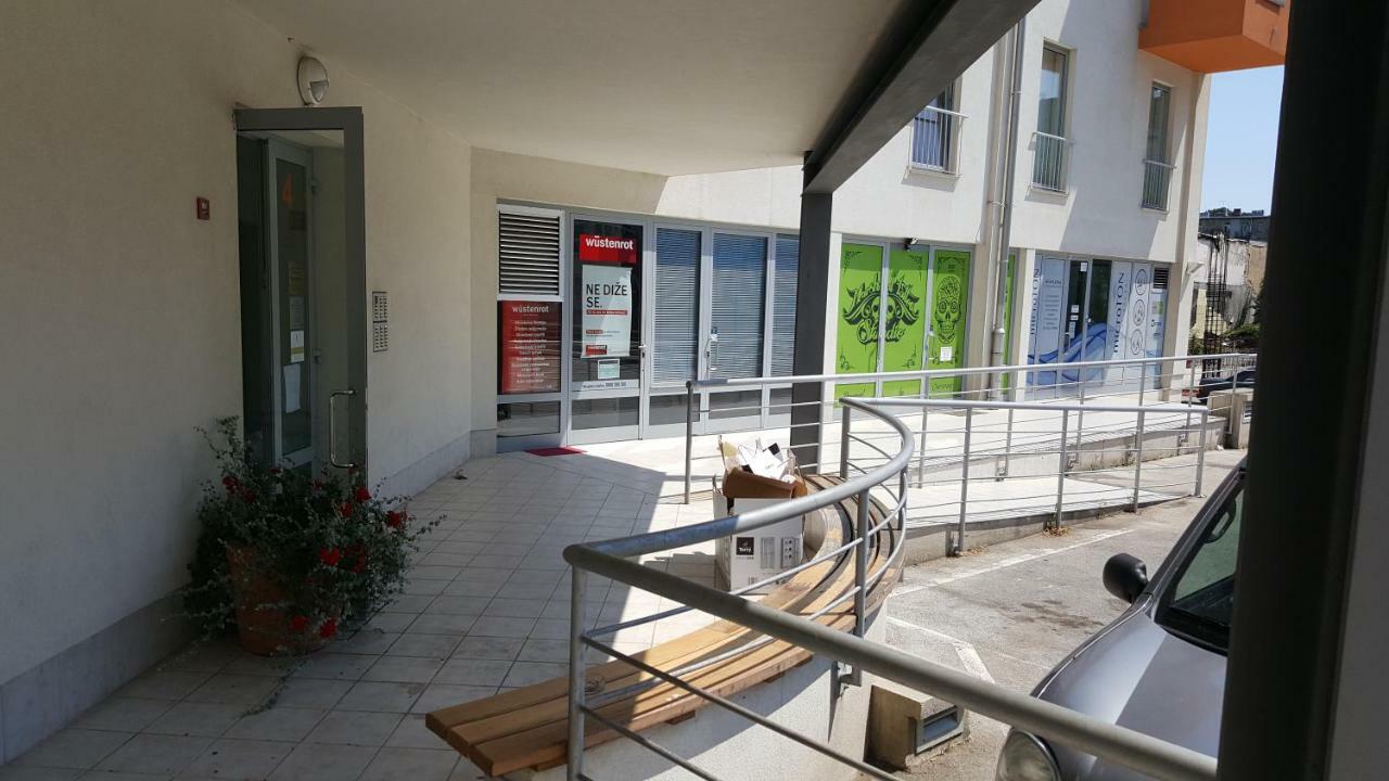 Apartman Vip, With Free Garage Parking Πούλα Εξωτερικό φωτογραφία